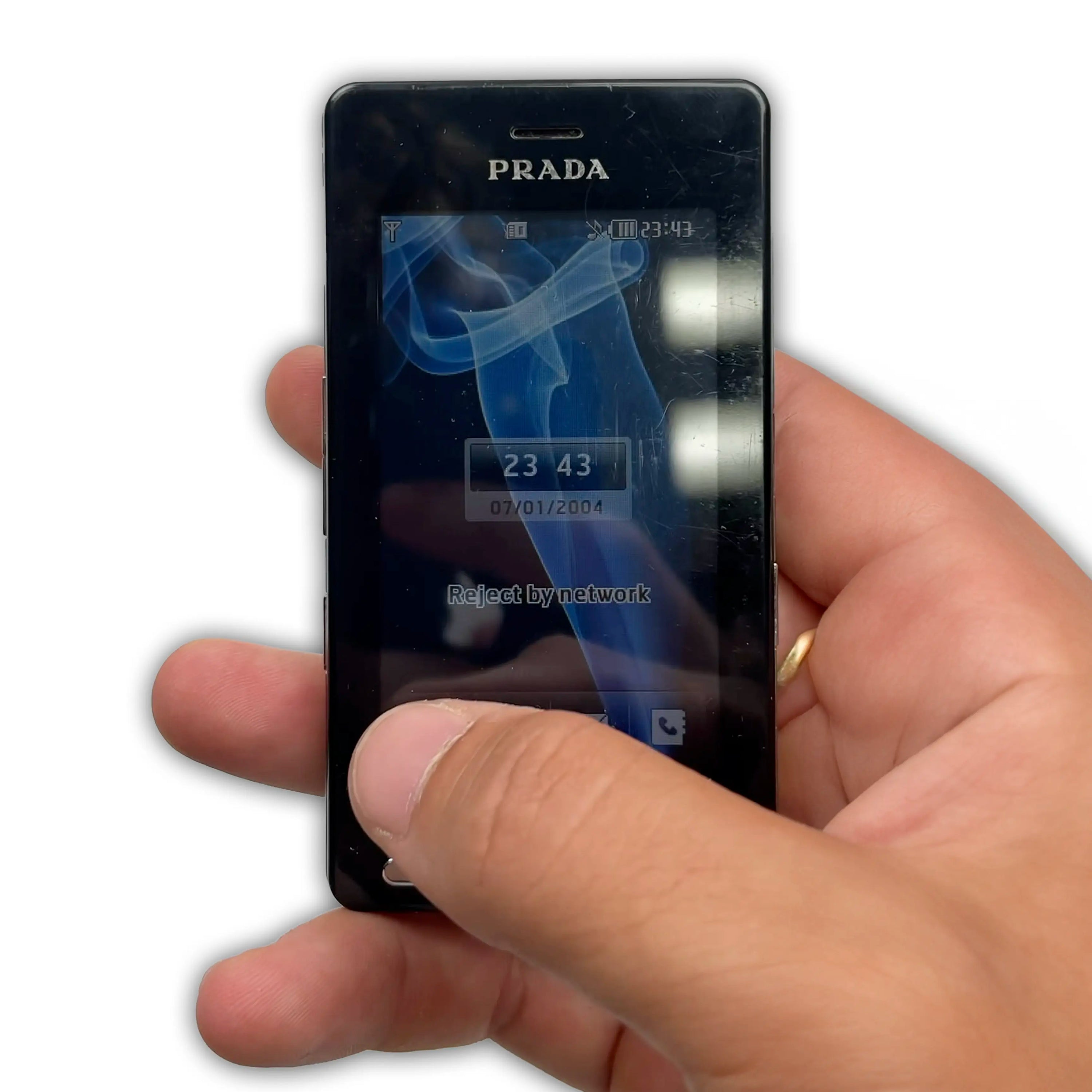 THE WORLDS FIRST TOUCHSCREEN PHONE (PRADA X LG KE850)