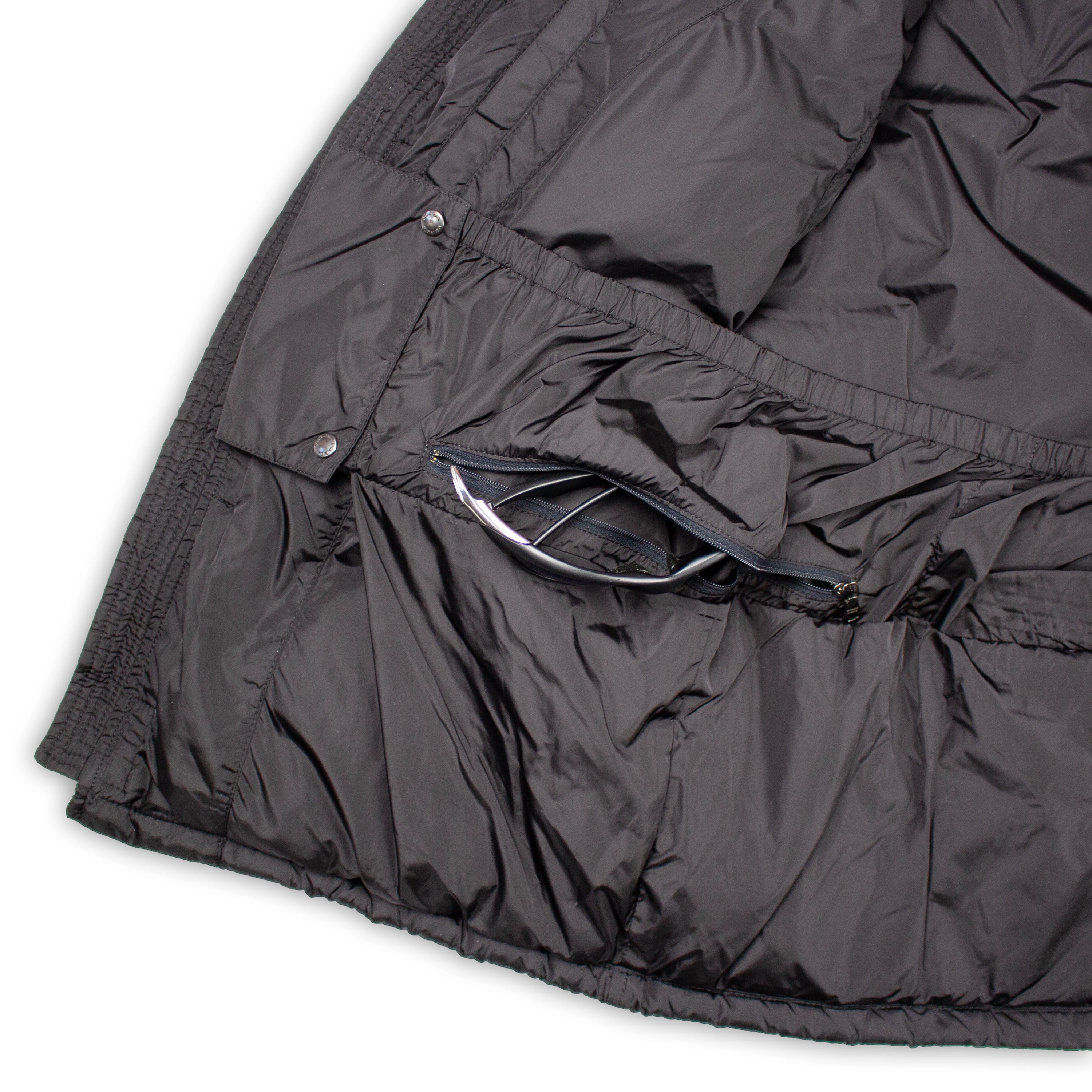 nylon stowaway-hood down gilet