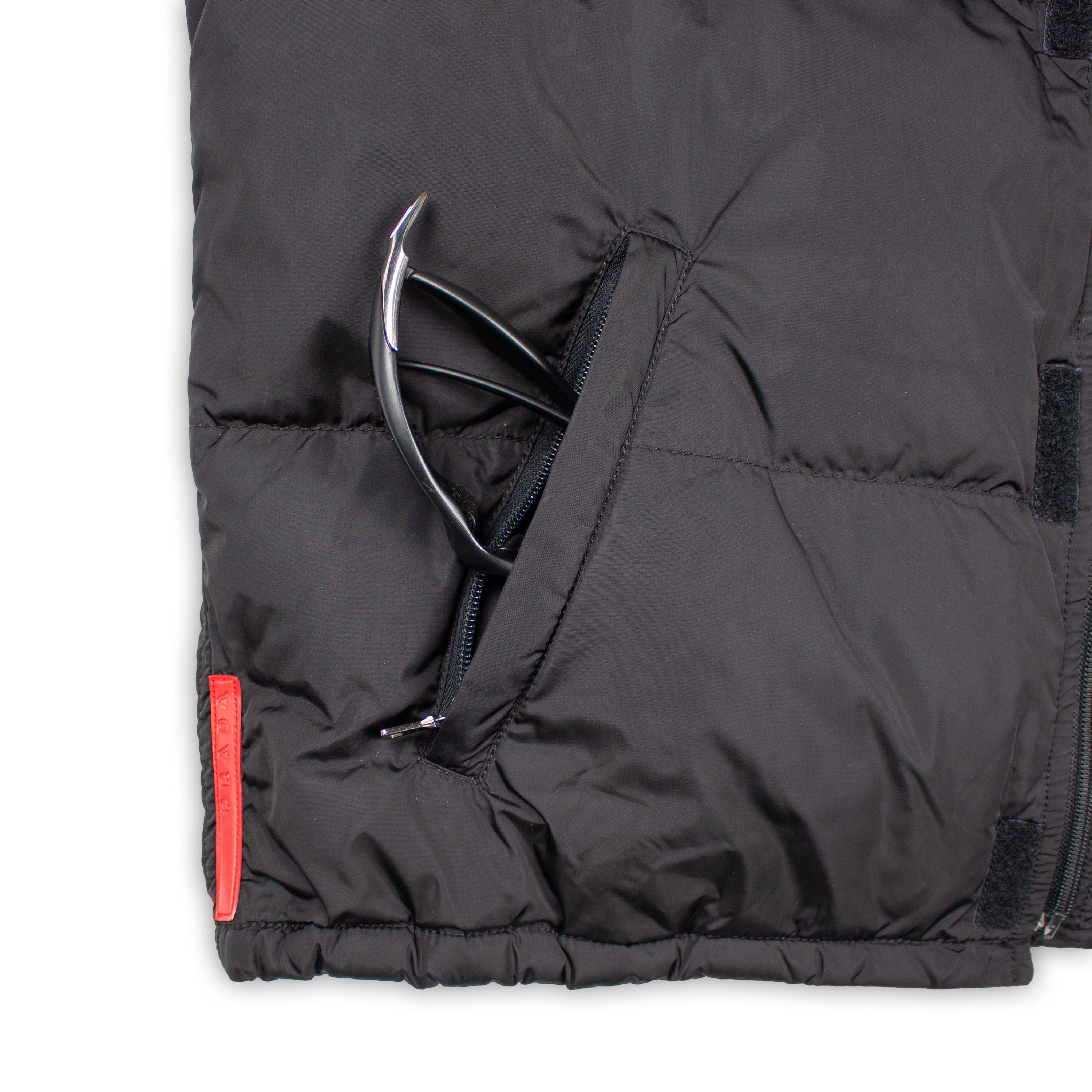 nylon stowaway-hood down gilet
