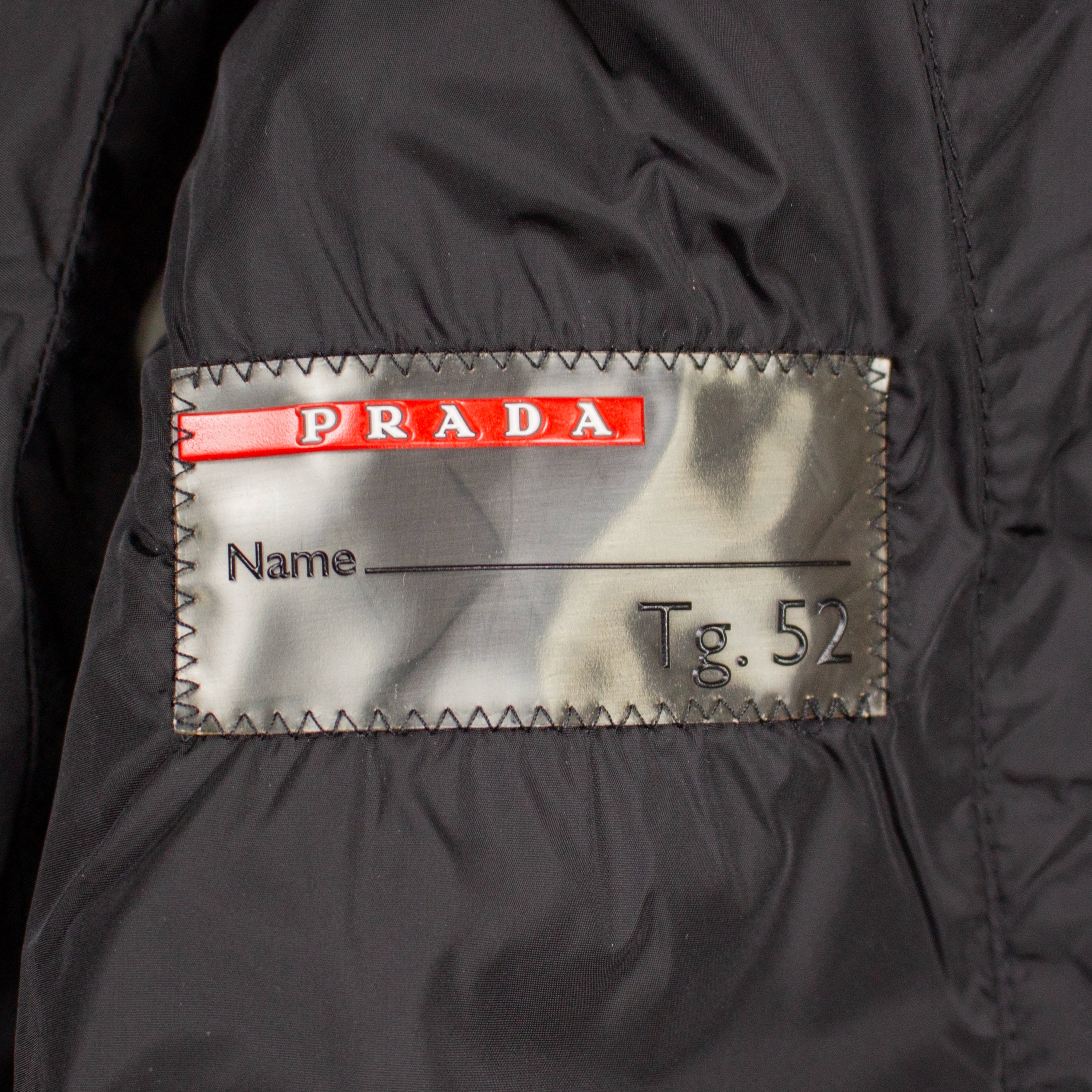nylon stowaway-hood down gilet
