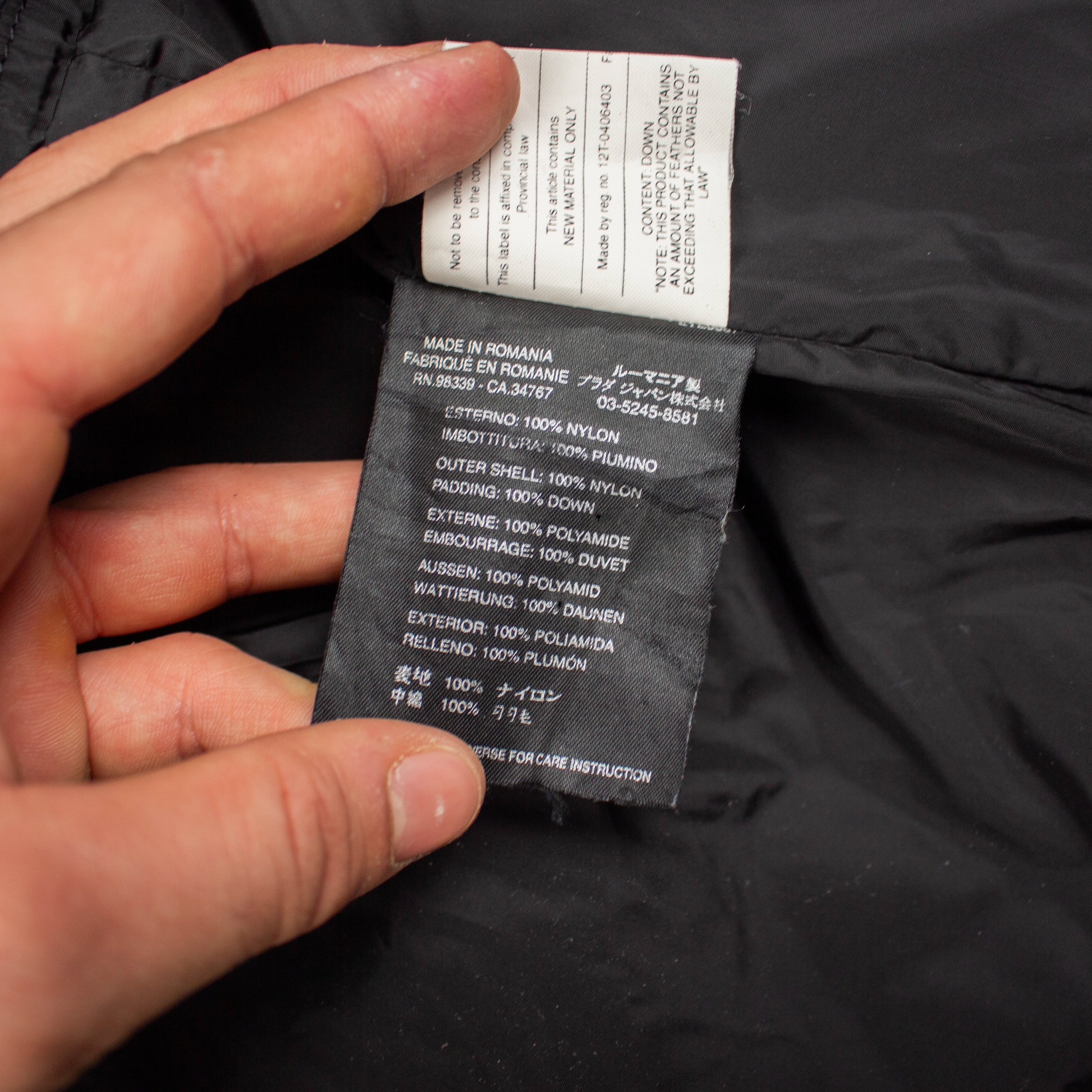 nylon stowaway-hood down gilet